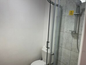 Bathroom - Delightful Delta-studio Apt,walk-2leeds City,wifi (Leeds)