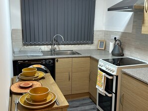 Lägenhet | Eget kök | Kylskåp, mikrovågsugn, ugn och spishäll