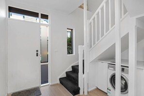 Interior - Halifax Muse Pet Friendly Townhouse (Adelaide)