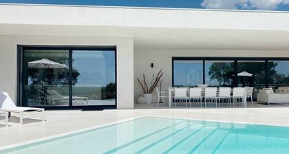 Villa Luxe vues magnifiques mer et montagne Piscine chauffée
calme absolu