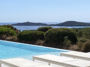 Pool - Villa Luxe Vues Magnifiques mer et Montagne Piscine Chauffée 6 ch 6 sdb air co (Zonza)