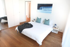 Leilighet – city | 3 soverom, individuelt dekorert, individuelt innredet og skrivebord