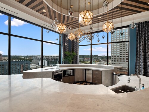 Cincinnati City Club Apartments by Airriva