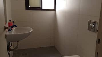 Chalet | Bilik Mandi | Pancuran mandi, pengering rambut, tuala disediakan