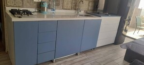 Fridge, microwave, oven, stovetop - Loft in Dbayeh, Facing La Marina and Le Mall (Jounieh)
