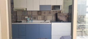 Fridge, microwave, oven, stovetop - Loft in Dbayeh, Facing La Marina and Le Mall (Jounieh)