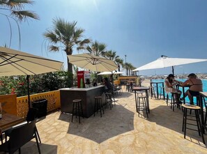 Chalet | Bar (on property) - Remarkable 2-bed Chalet in Kaslik (Jounieh)