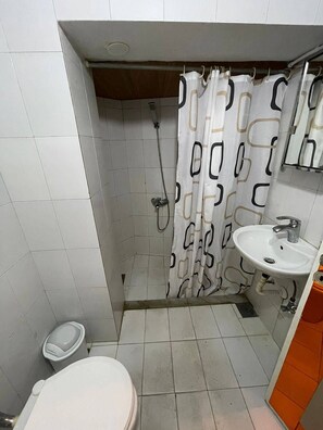 淋浴设施、吹风机、毛巾