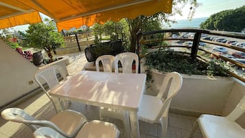 Khu ẩm thực ngoài trời