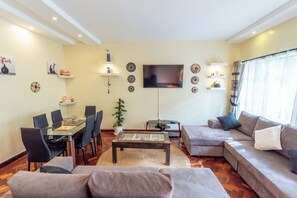 Smart TV, videojuegos, reproductor de DVD y futbolito 