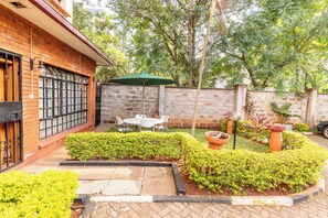 Outdoor dining - Westlands Westgate Mall Shared Apartment (Nairobi)
