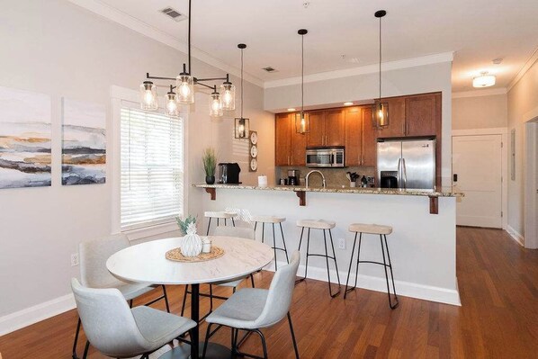 Dining - Savannah Residences|Private Parking|2BR/2BA (Savannah)