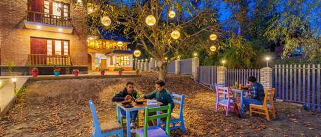 Outdoor dining