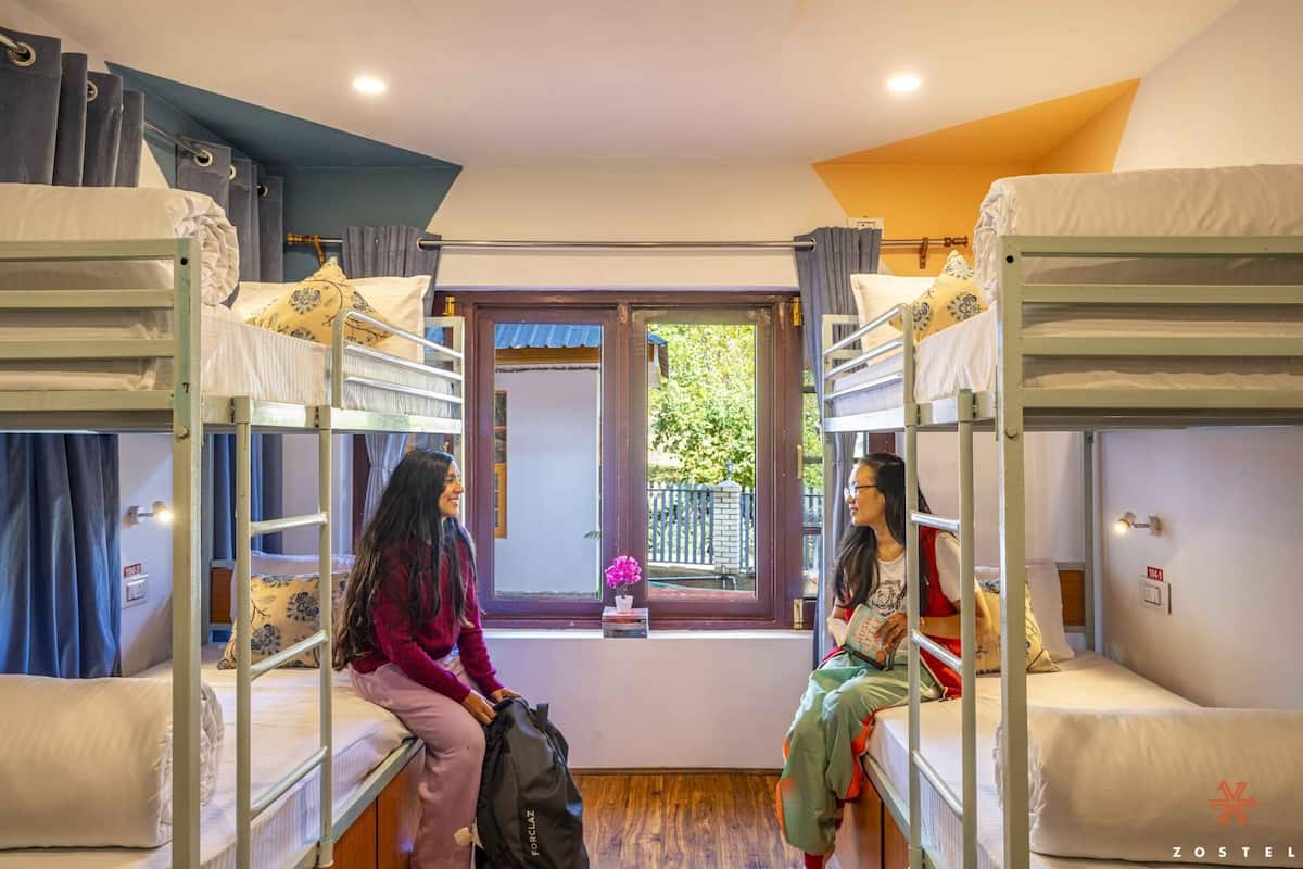 Deluxe 4 Bed Female Dorm | Wi-Fi gratis dan seprai linen