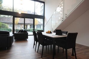 City Duplex | In-room dining - Nest - Lauriedstrasse 7 (Zug)