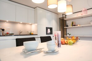 Business Apartment | Private kitchen | Fridge, microwave, oven, dishwasher - Nest - Lauriedstrasse 7 (Zug)