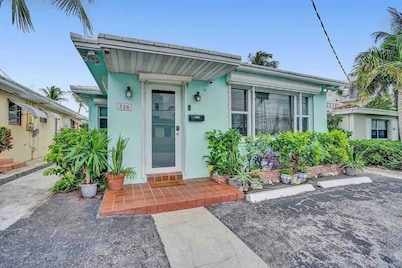 Cozy three bedroom near Hollywood beach