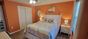 3 bedrooms, iron/ironing board, travel cot, free WiFi - Fins Up - 3/2 Pet Friendly Pool Home Sunny SW Florida (Port Charlotte)