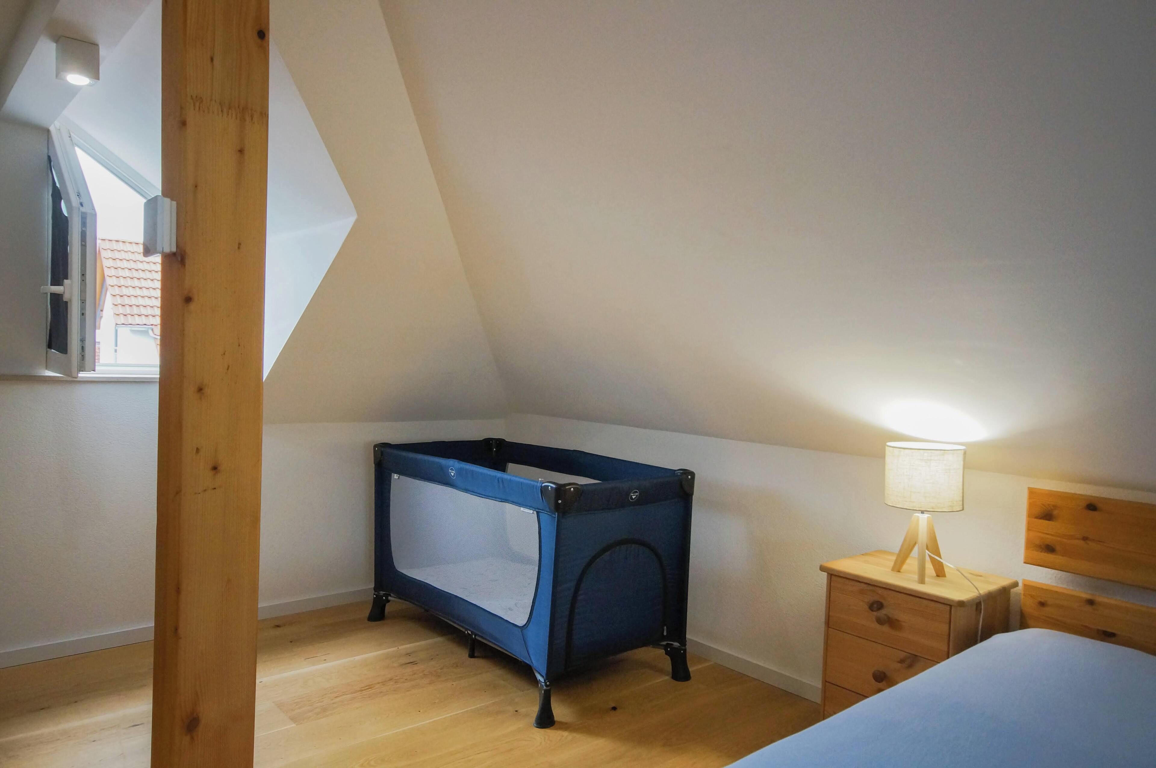 3 Schlafzimmer, Schreibtisch, Bügeleisen/Bügelbrett, Reisekinderbett