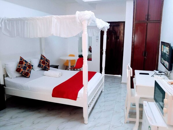 Deluxe Studio | Living area - Lux Suites Bustani studio Apartments (Mombasa)
