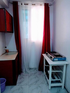 Deluxe Studio | Private kitchen - Lux Suites Bustani studio Apartments (Mombasa)