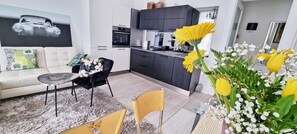 Flat-screen TV - 3 min. to the bars and restaurants and nearby greeny Viale XX Settembre. (Trieste)