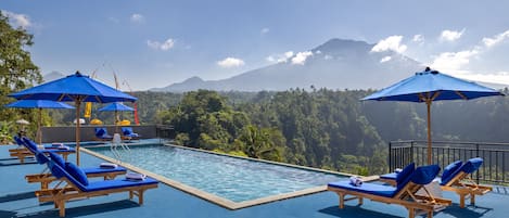 حمّام سباحة خارجي