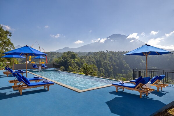Outdoor pool - Tapa Agung View (Rendang)