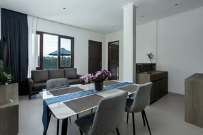 Suite with Pool View and Free Afternoon Tea | Memory-foam beds, desk, blackout curtains, soundproofing - Tapa Agung View (Rendang)