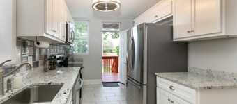 Cozy Family Home - Walk to MO Botanical Gardens