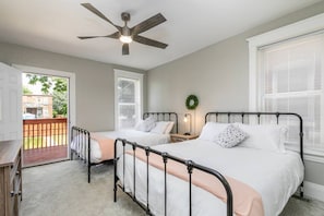 獨特裝潢、布置獨特、書桌、筆電工作空間