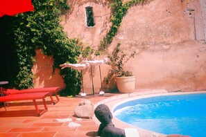 Sesongbasert utendørsbasseng