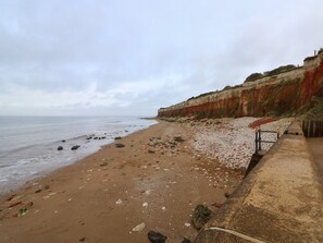 Beach nearby - Harvey's Holiday House (Hunstanton)