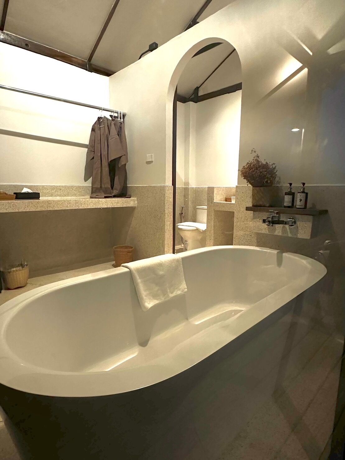 Business Room | Bathroom