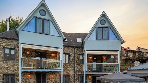 A stone building with a stone patio, outdoor seating, and hot tubs. - Dandy Villas Karpenisi-Lux Chalet (Karpenisi)