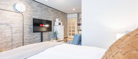 City Apartment, Non Smoking (403) | 1 bedroom, blackout drapes, free WiFi