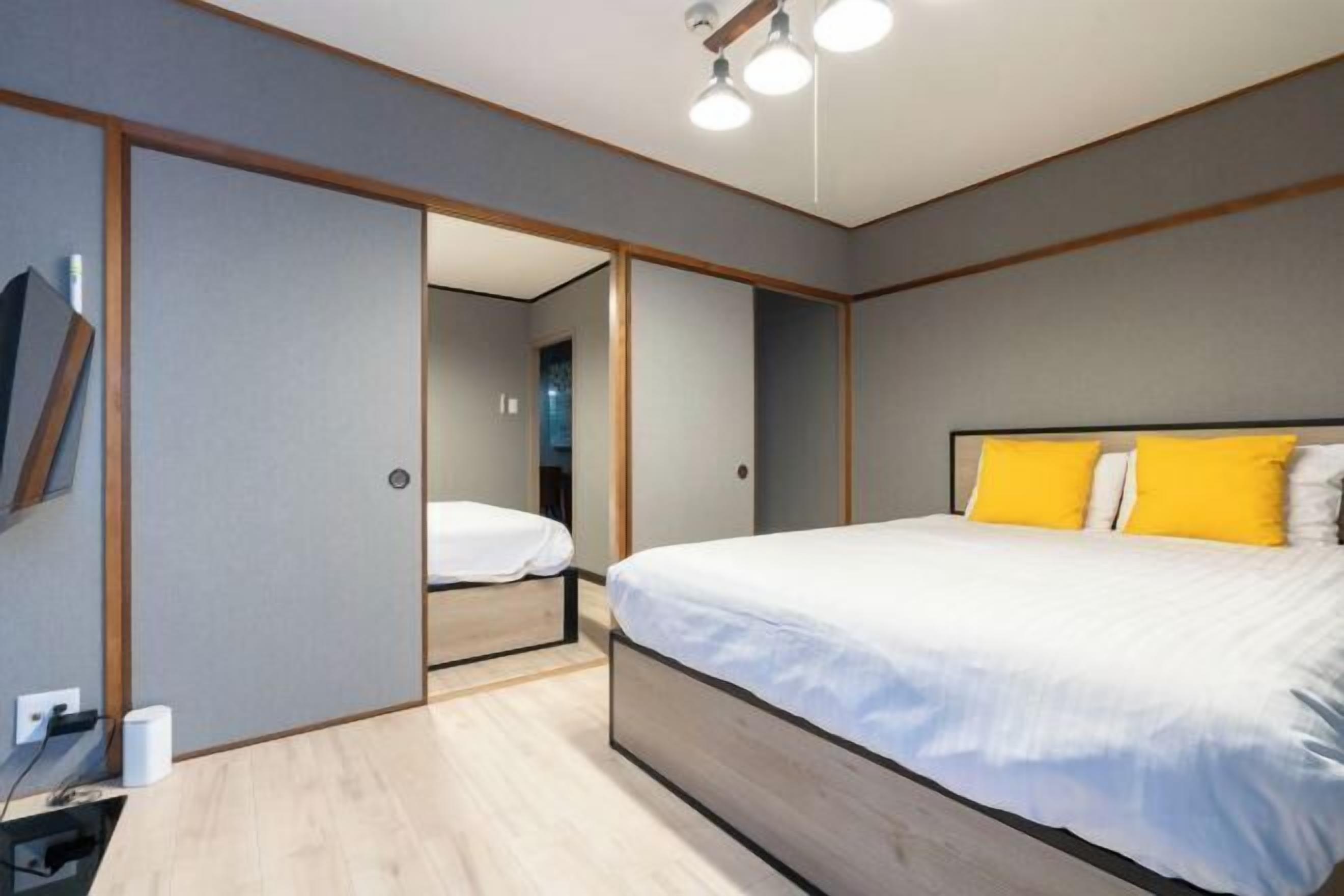 1 bedroom, blackout drapes, free WiFi