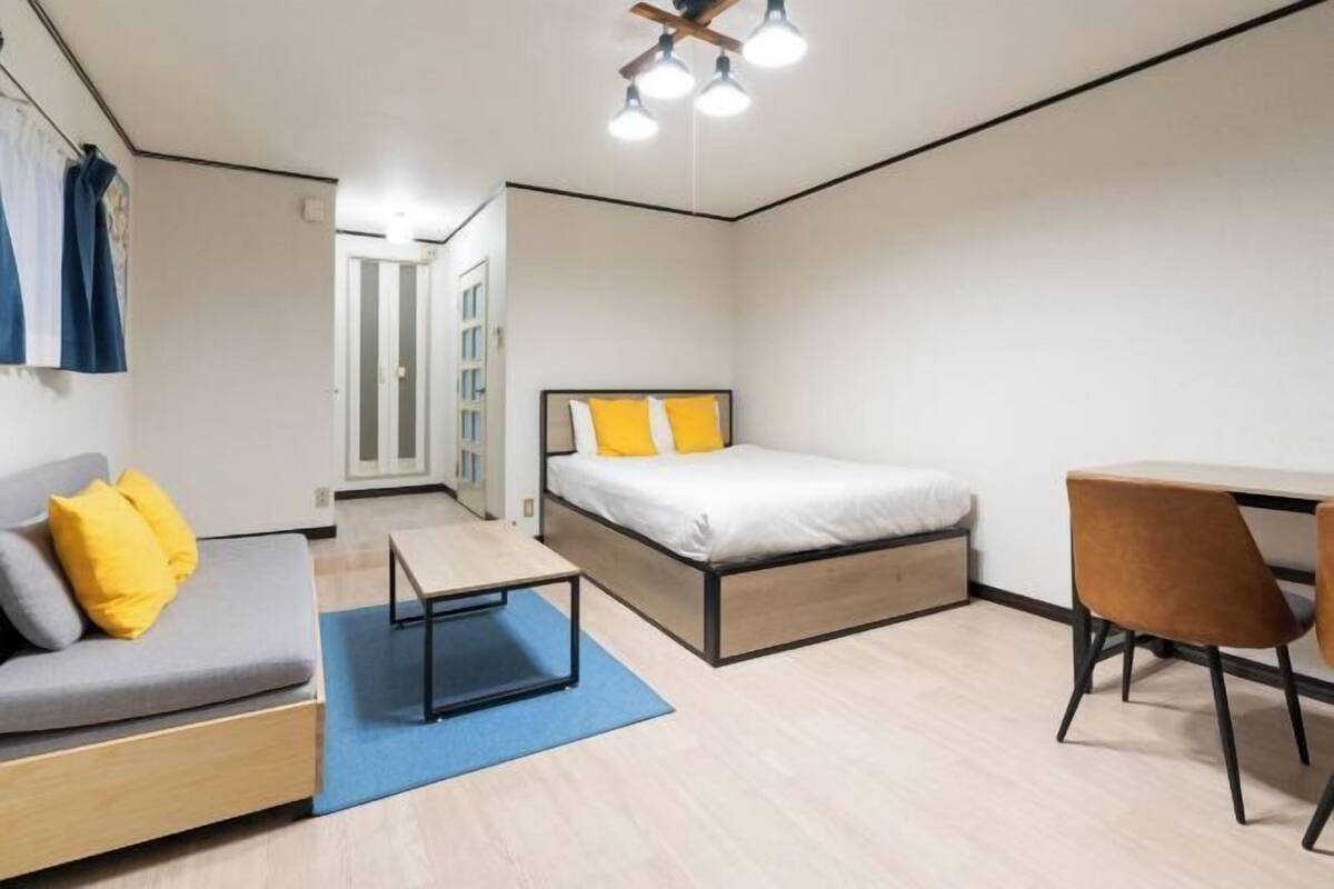 1 bedroom, blackout drapes, WiFi (free)