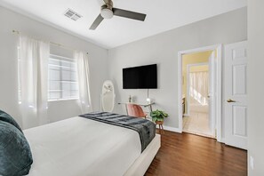 4 bedrooms, desk, iron/ironing board, travel crib - Henderson 4BR Home • Pool & Hot Tub • Sleeps 10 (Henderson)