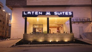 A hotel entrance with a sign reading "Laten M Suites". - Laten Suites Al Salim Plaza (Jeddah)
