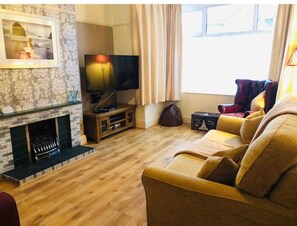 TV, DVD player, books - Home by the Sea (Rhos on Sea)