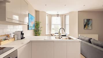 One Bedroom Apartment - Sleeps 4 | Private kitchen