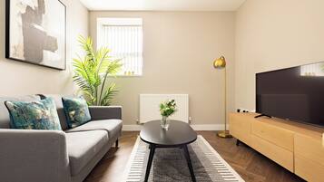 Appartement Exécutif, 1 chambre | Coin séjour | TV connectée de 40 pouces avec chaßnes numériques