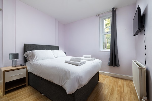 1 slaapkamer, een strijkplank/strijkijzer, gratis wifi, beddengoed