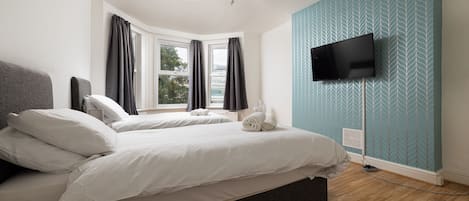 2 bedrooms, iron/ironing board, free WiFi, bed sheets