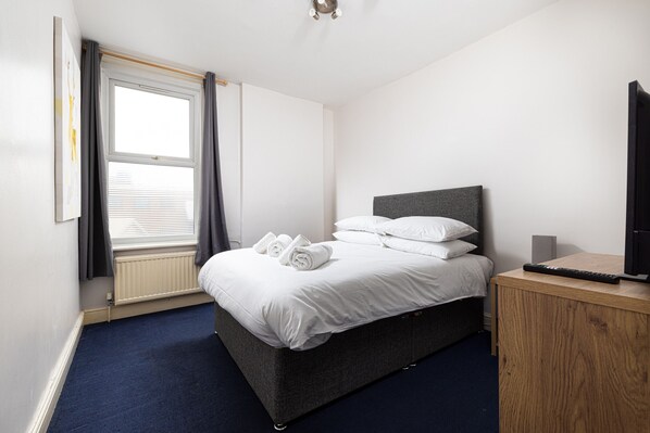 2 bedrooms, iron/ironing board, free WiFi, bed sheets