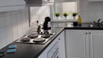 Een koelkast, een magnetron, een broodrooster