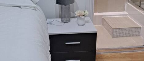 1 dormitorio, tabla de planchar con plancha, wifi gratis y ropa de cama