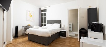 Shepherd's Bush 8 suite room for 2 people