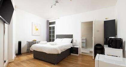 Shepherd's Bush 8 suite room for 2 people